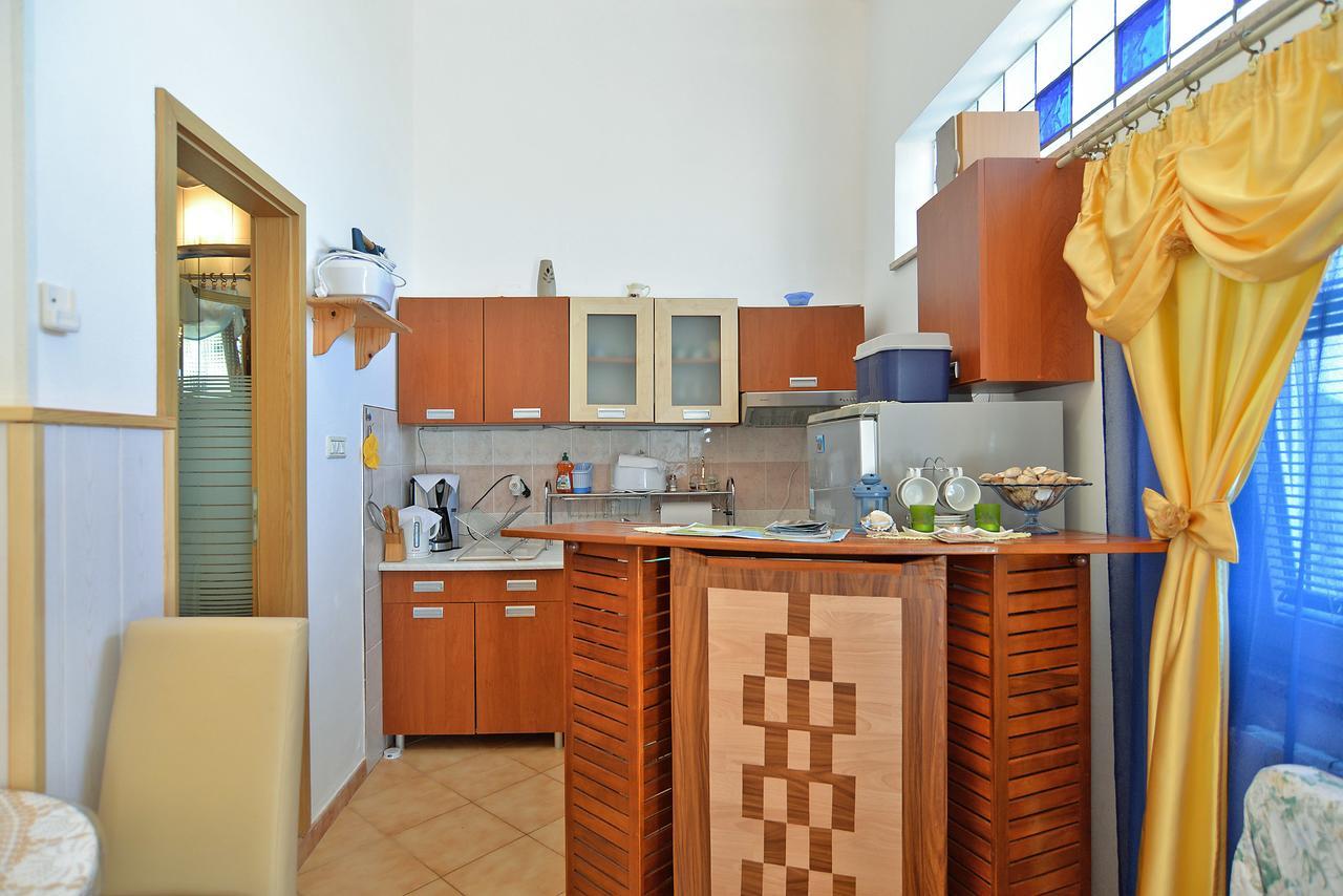 Apartments Dino 1374 Pula Luaran gambar