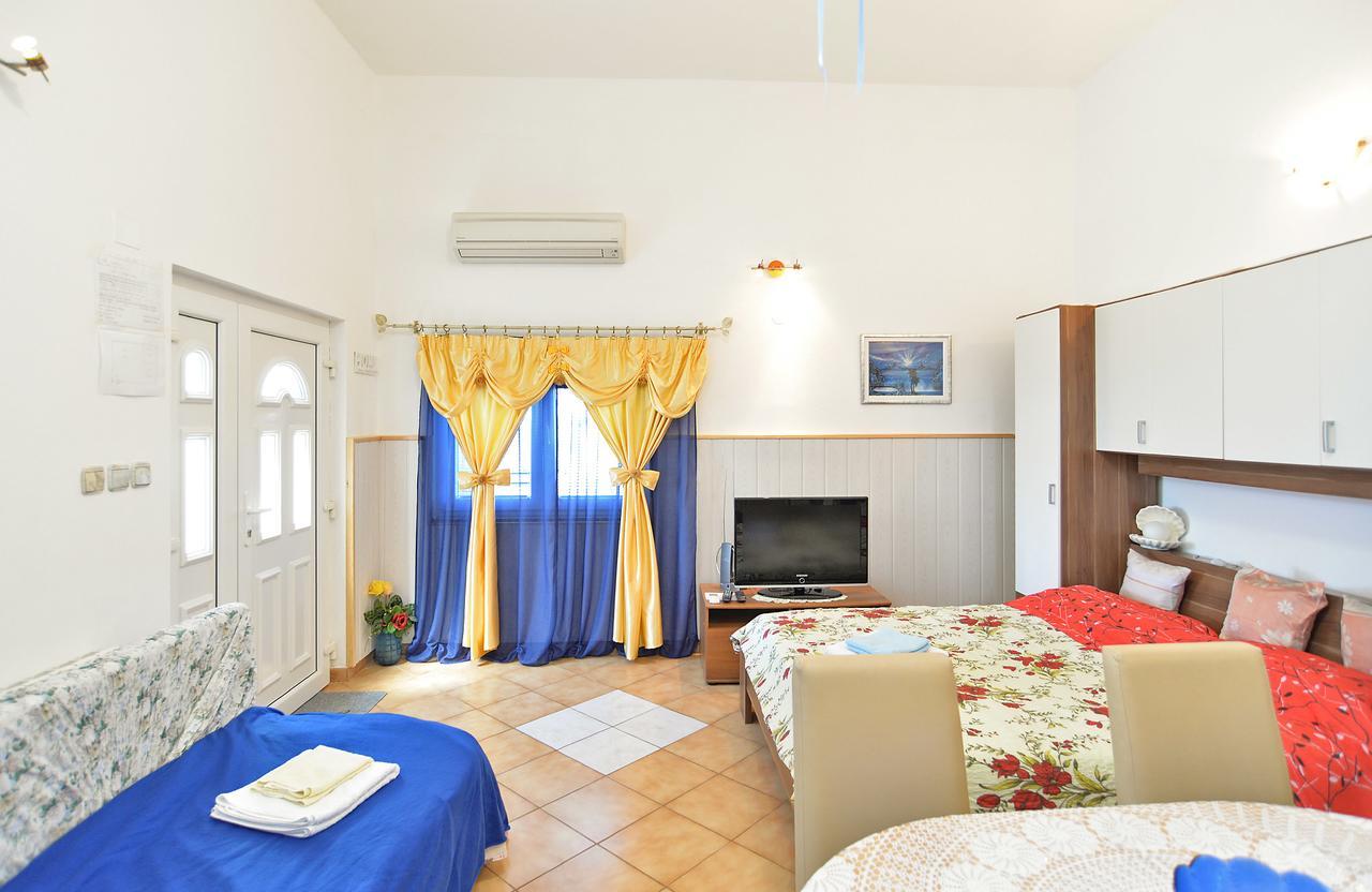 Apartments Dino 1374 Pula Luaran gambar