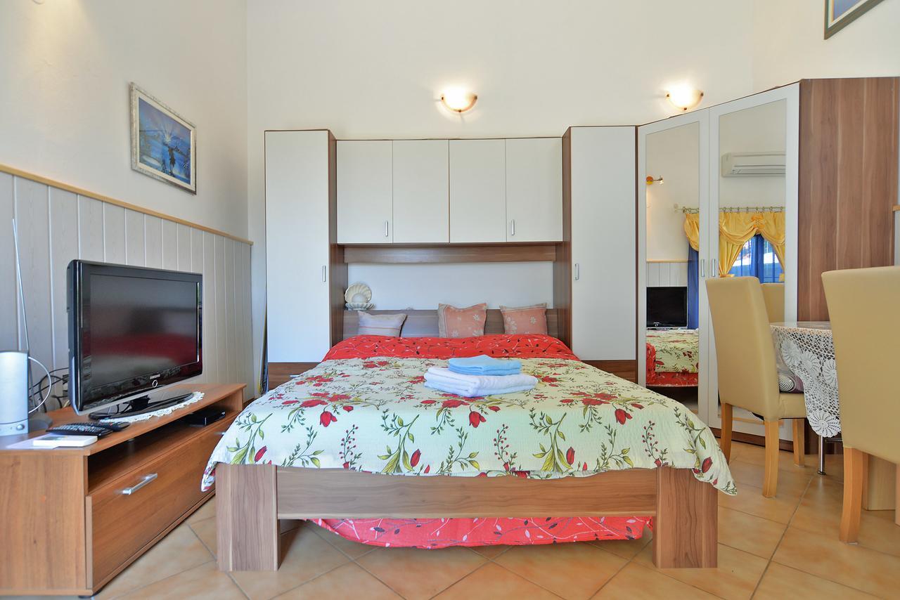 Apartments Dino 1374 Pula Luaran gambar