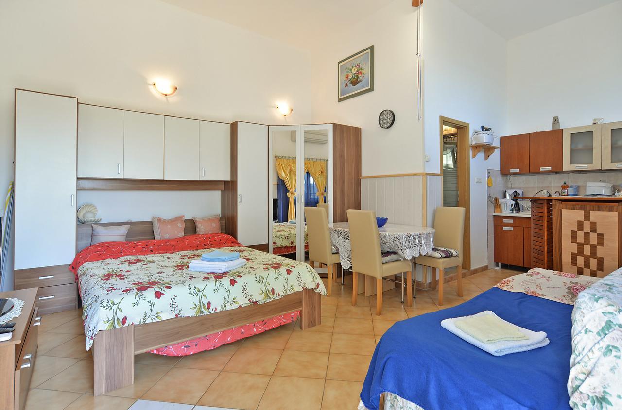Apartments Dino 1374 Pula Luaran gambar